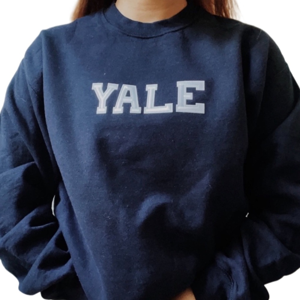 navy blue YALE crewneck | dark academia | alumni - Picture 4 of 5